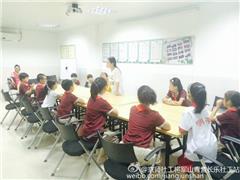“站坐”有礼——礼仪课特色考核