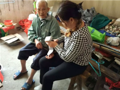 独居长者抗拒到医院看病， 结果……