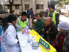 北堤社区义诊 寒冬为社区居民送健康