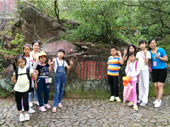 访庙游溪知山场——山场小小解说员为“游客”进行解说