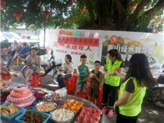喜笑颜开庆生日，慈幼乐融融