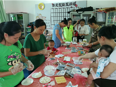 冰皮暖心，情浓迎中秋——社区女神齐做月饼赠英耆