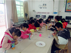 京剧脸谱盘中画，少年感受非遗魅力