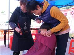 “发系真情，剪融情深”那洲社区义剪活动