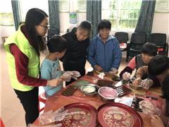 京师社工开展“ＤＩＹ浓情巧克力”活动，送给最爱的自己